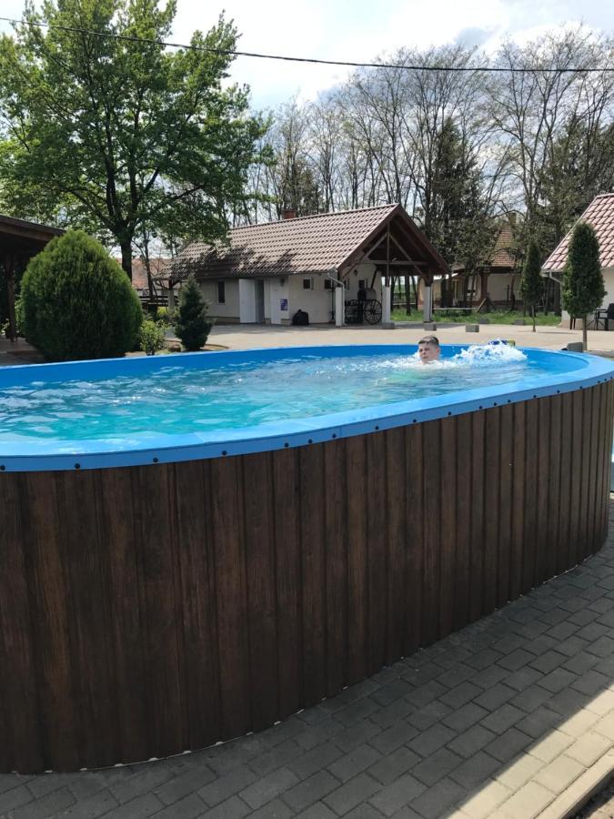 Toelgyfa Vendeghaz Hotel Кишкьорьош Екстериор снимка