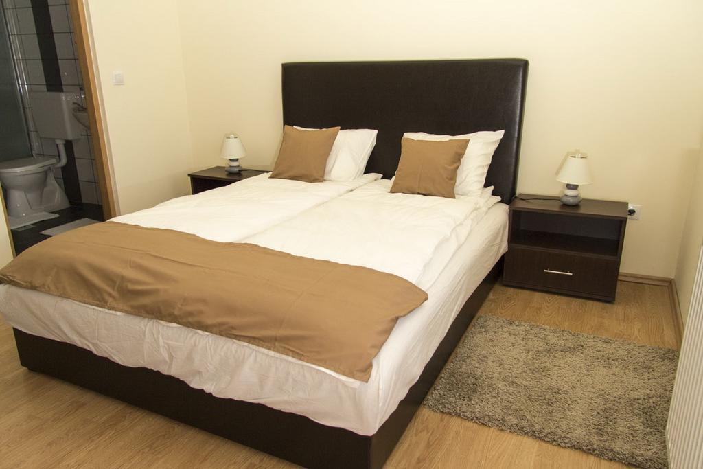Toelgyfa Vendeghaz Hotel Кишкьорьош Екстериор снимка