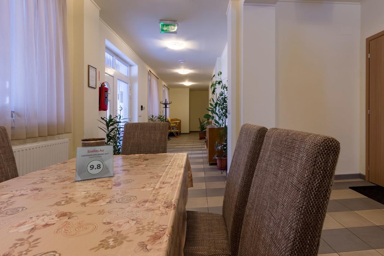 Toelgyfa Vendeghaz Hotel Кишкьорьош Екстериор снимка