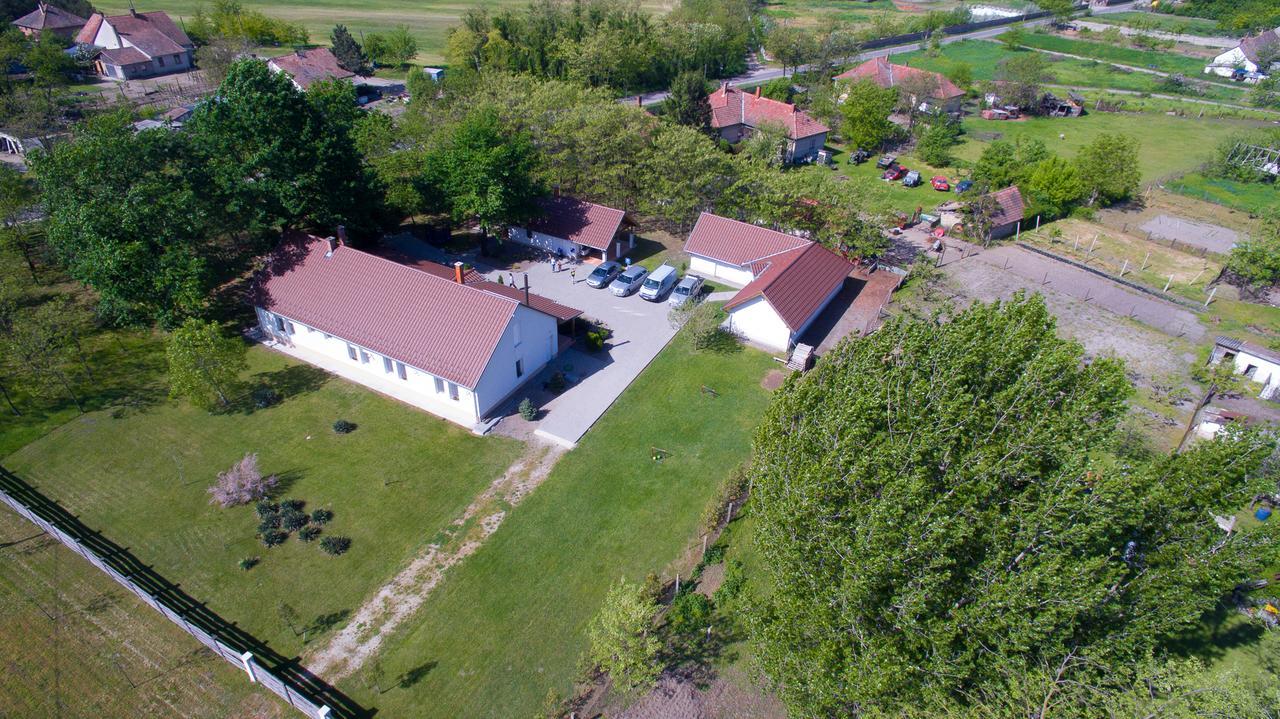 Toelgyfa Vendeghaz Hotel Кишкьорьош Екстериор снимка