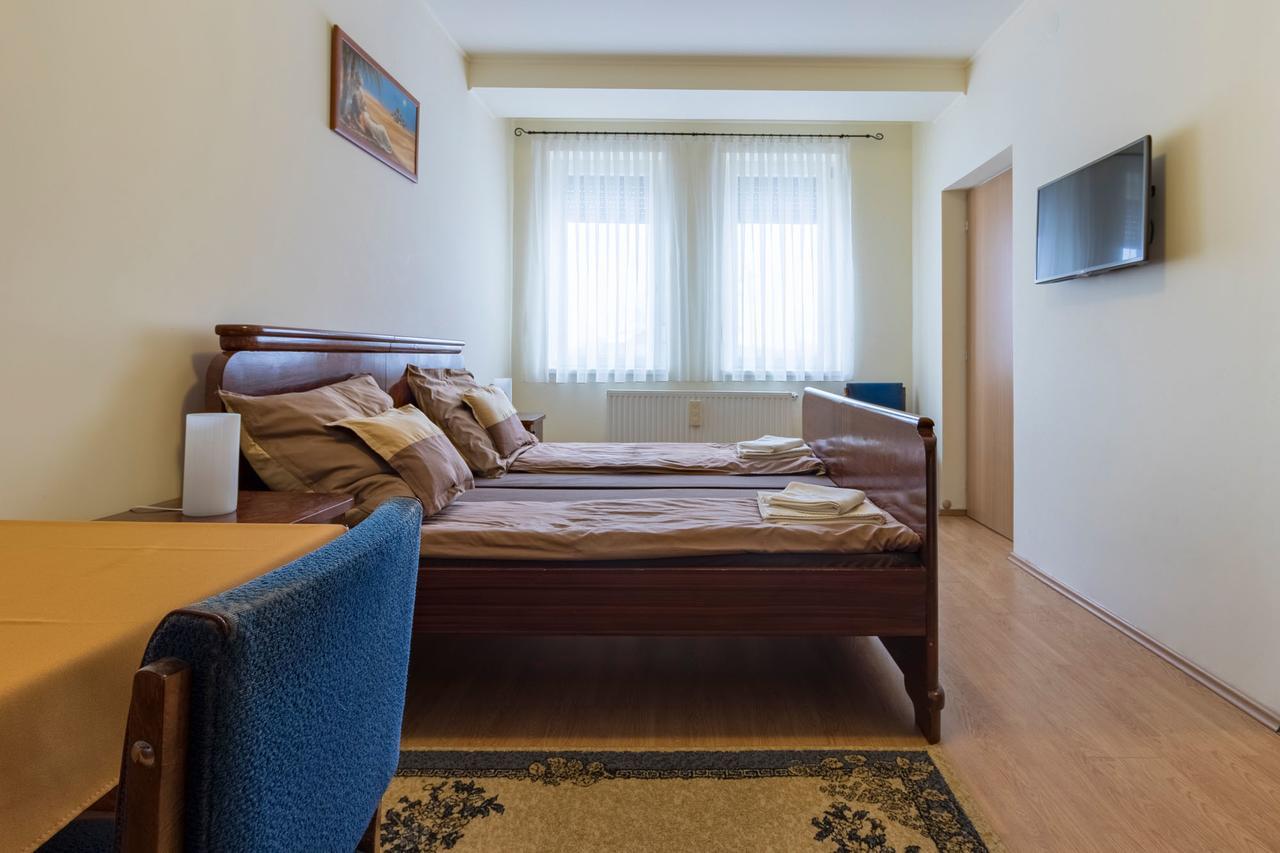 Toelgyfa Vendeghaz Hotel Кишкьорьош Екстериор снимка
