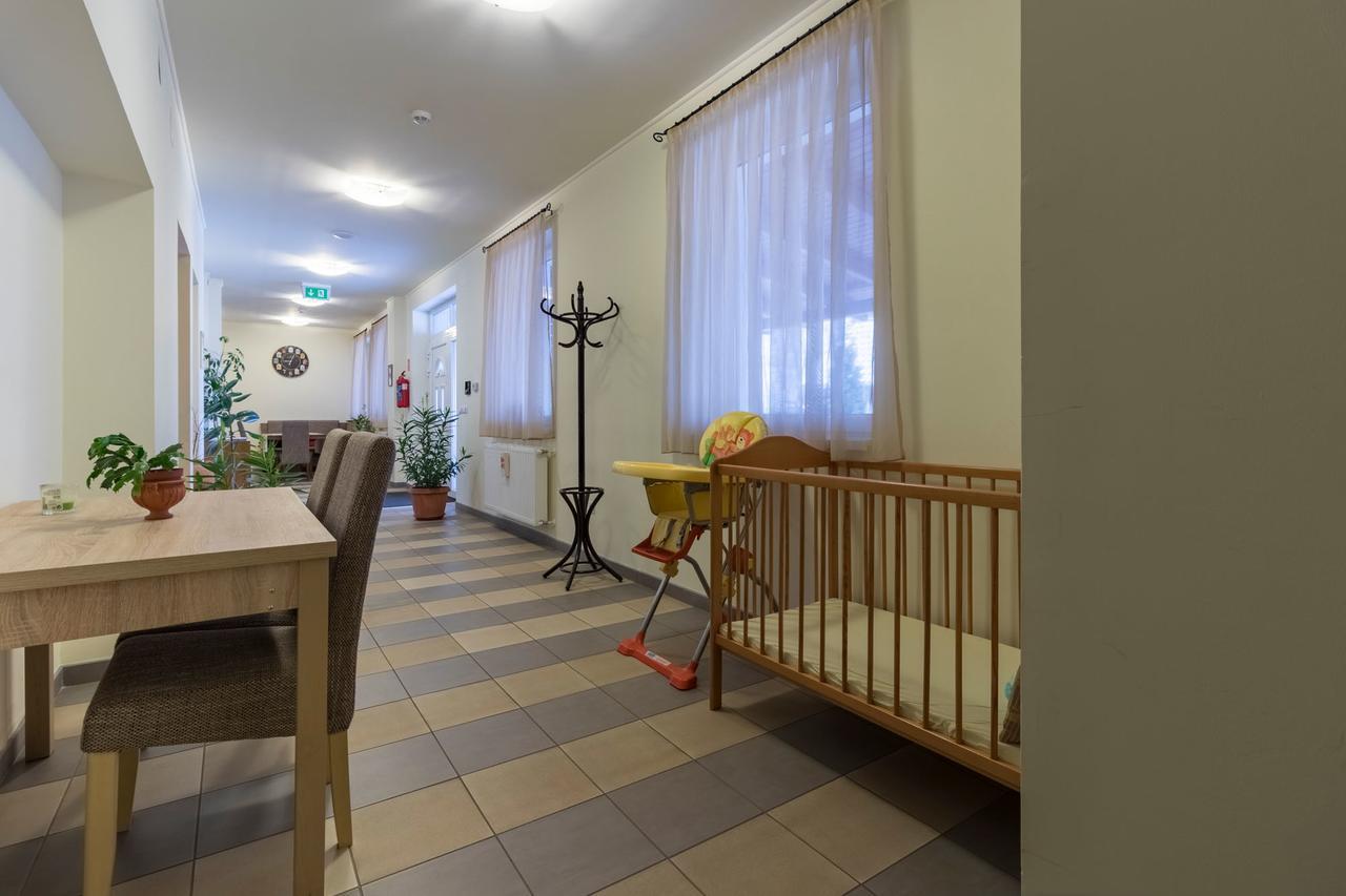 Toelgyfa Vendeghaz Hotel Кишкьорьош Екстериор снимка