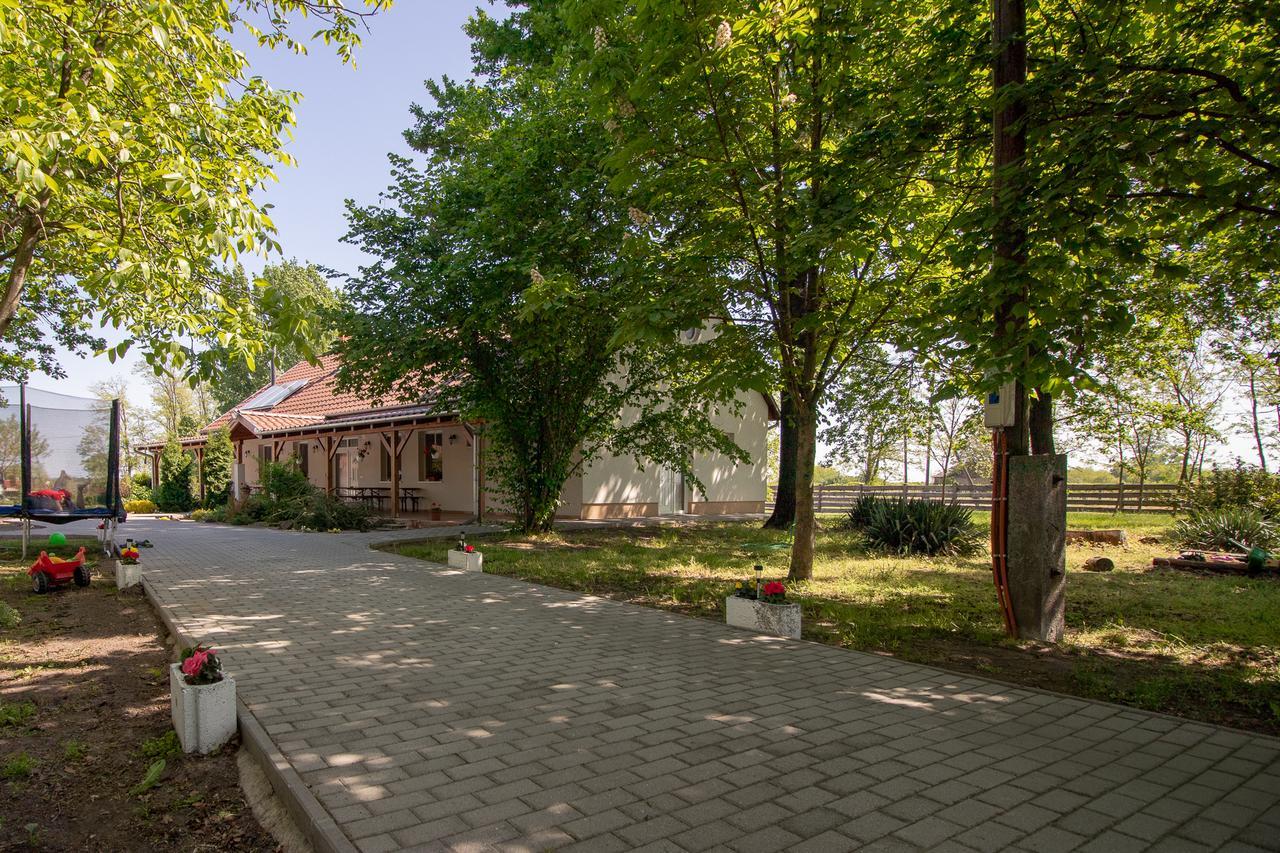 Toelgyfa Vendeghaz Hotel Кишкьорьош Екстериор снимка