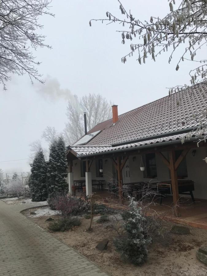 Toelgyfa Vendeghaz Hotel Кишкьорьош Екстериор снимка